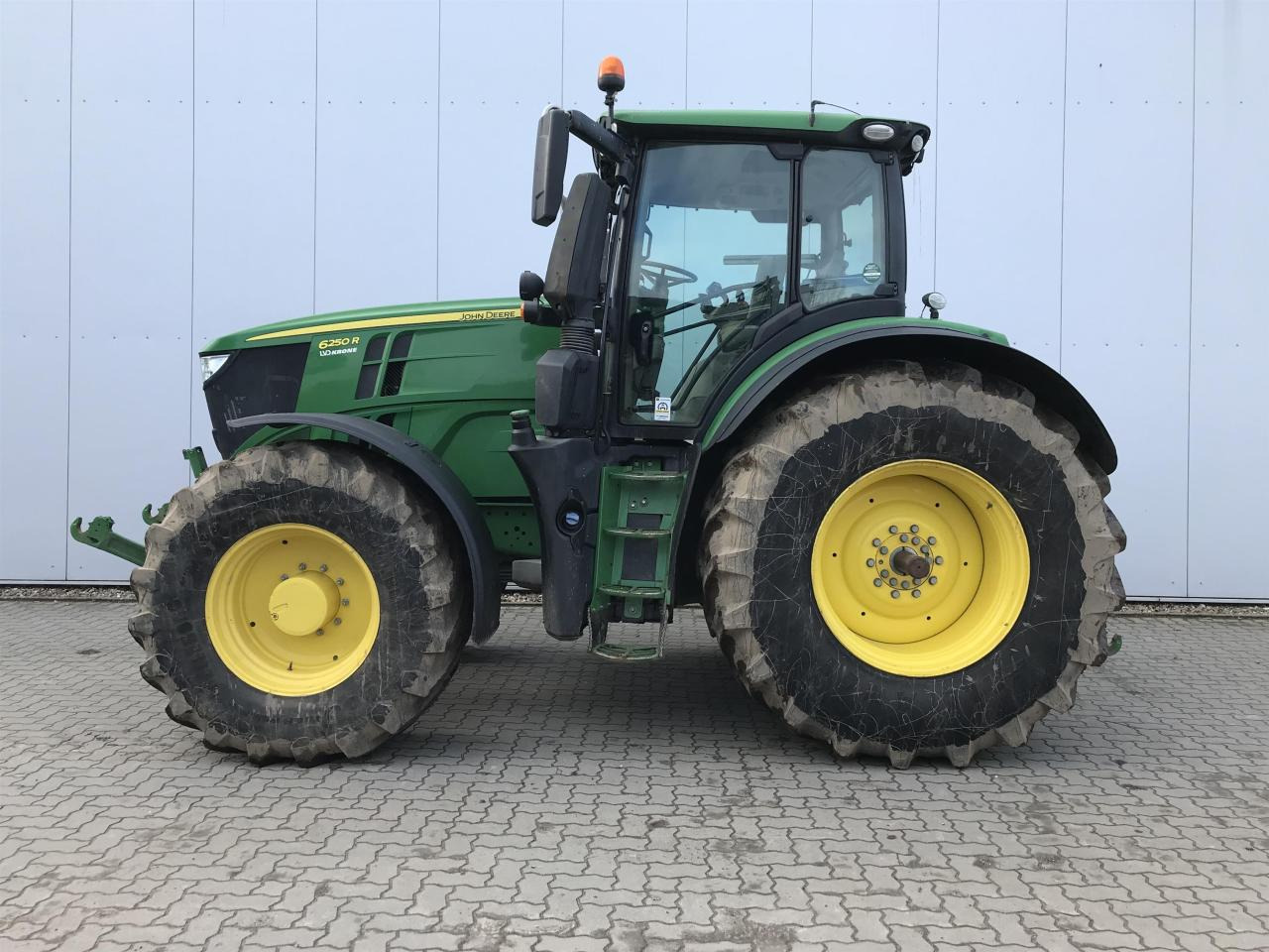 John Deere 6250R - Трактор: слика 1 John Deere 6250R - Трактор: слика 1
