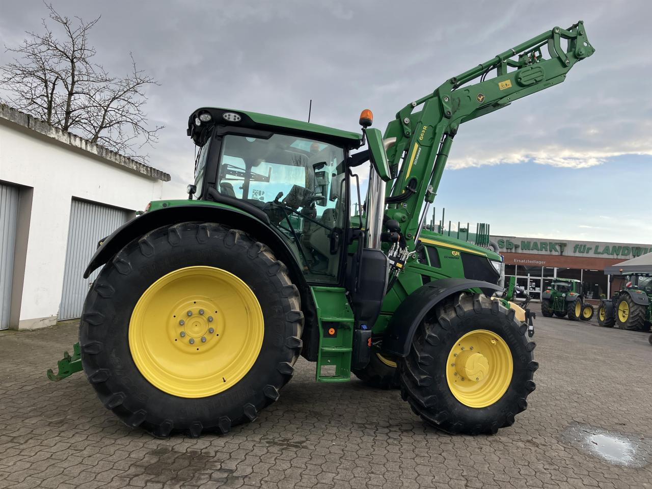 John Deere 6R 155 - Трактор: слика 1 John Deere 6R 155 - Трактор: слика 1