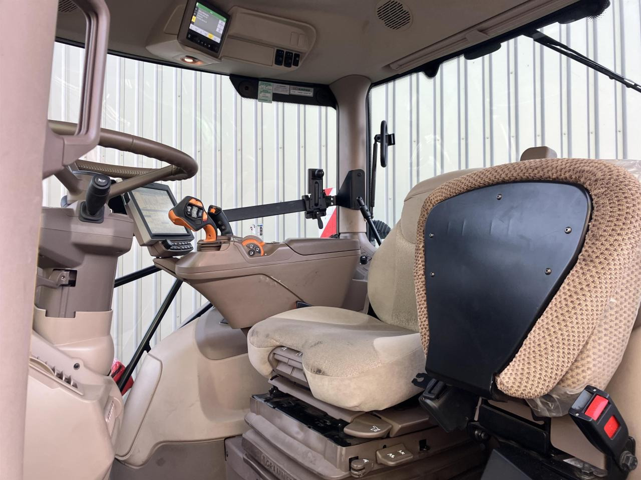 John Deere 6R 215 - Трактор: слика 5 John Deere 6R 215 - Трактор: слика 5