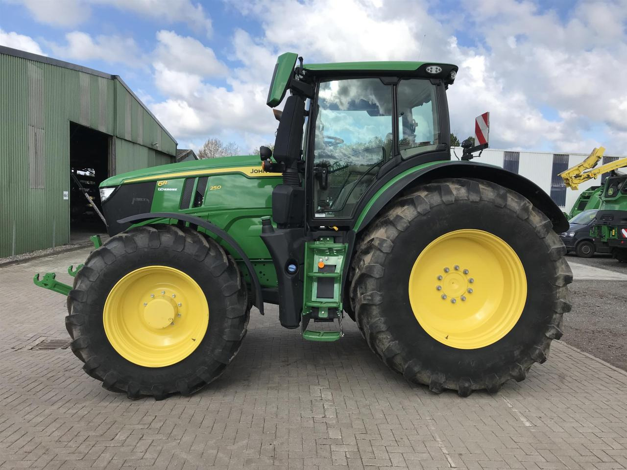 John Deere 6R 250 - Трактор: слика 1 John Deere 6R 250 - Трактор: слика 1