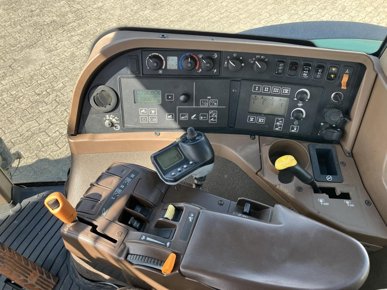 Трактор John Deere 7930: слика 7