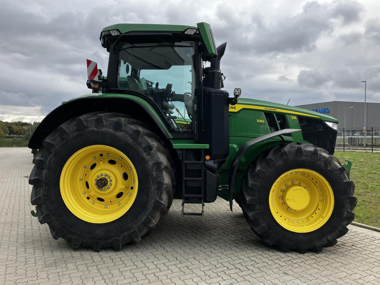 John Deere 7R 330 - Трактор: слика 2 John Deere 7R 330 - Трактор: слика 2
