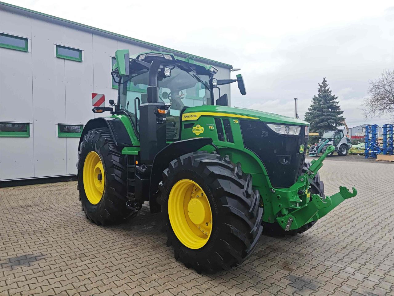 John Deere 7R 330 - Трактор: слика 1 John Deere 7R 330 - Трактор: слика 1