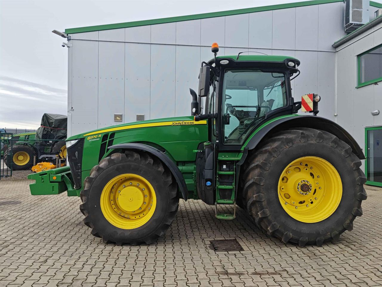 John Deere 8370R - Трактор: слика 2 John Deere 8370R - Трактор: слика 2