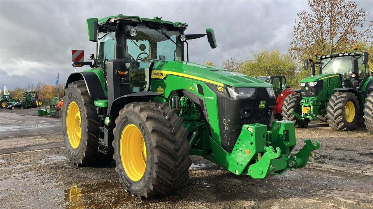 John Deere 8R 370 - Трактор: слика 1 John Deere 8R 370 - Трактор: слика 1