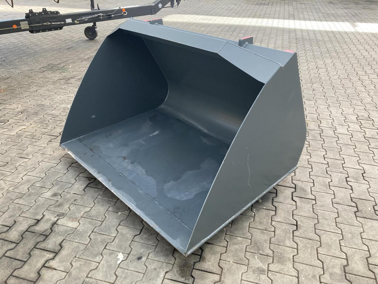 Kramer 1600 mm - Корпа: слика 1 Kramer 1600 mm - Корпа: слика 1