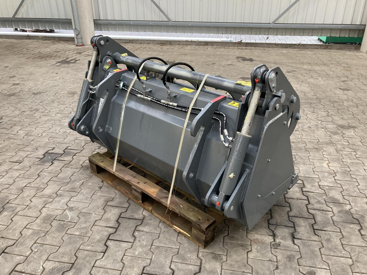 Kramer 1600 mm Silagebeißschaufel - Преден утоварувач за трактор: слика 2 Kramer 1600 mm Silagebeißschaufel - Преден утоварувач за трактор: слика 2