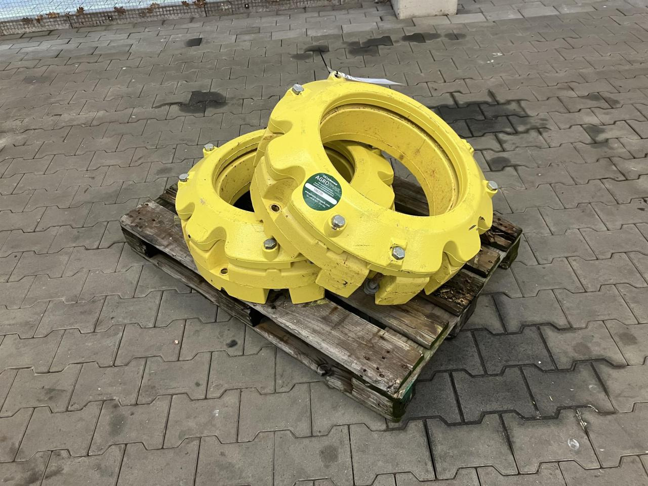 John Deere 2x 205+72 kg - Резервни делови за Земјоделска машина: слика 1 John Deere 2x 205+72 kg - Резервни делови за Земјоделска машина: слика 1
