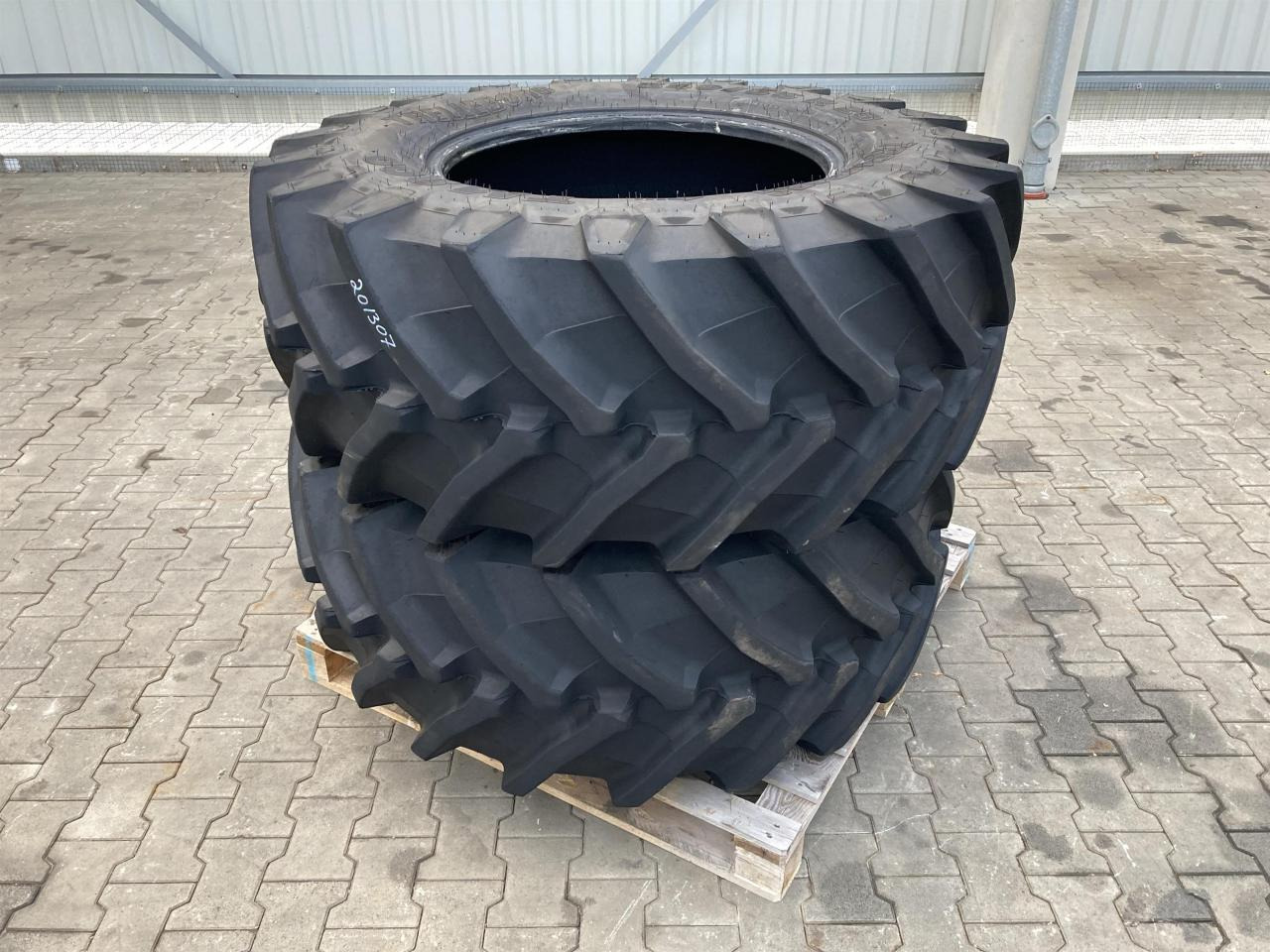Trelleborg 540/65R28 - Гума за Земјоделска машина: слика 1 Trelleborg 540/65R28 - Гума за Земјоделска машина: слика 1