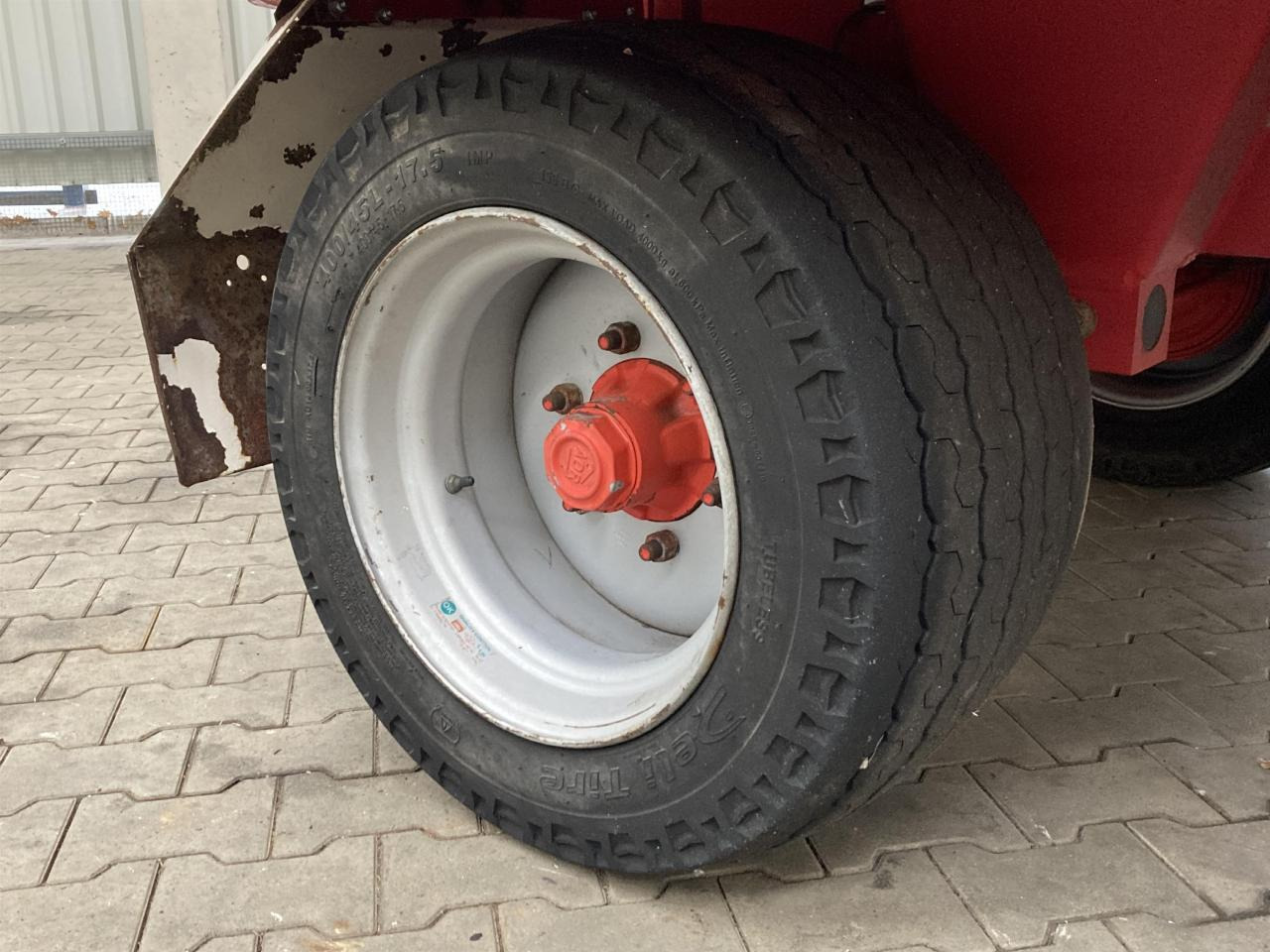 Trioliet Solomix 1 VL 1000 - Вагон за мешање сточна храна: слика 4 Trioliet Solomix 1 VL 1000 - Вагон за мешање сточна храна: слика 4