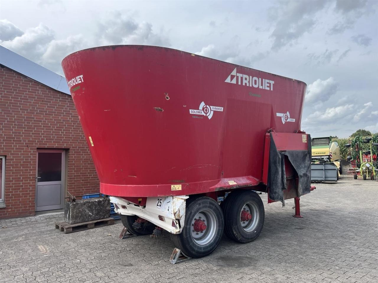 Trioliet Solomix 2 2800 ZKXT - Вагон за мешање сточна храна: слика 1 Trioliet Solomix 2 2800 ZKXT - Вагон за мешање сточна храна: слика 1