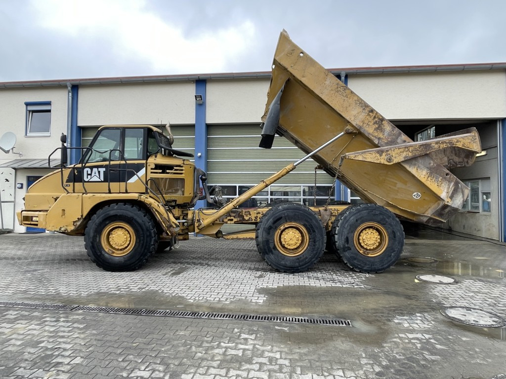 CAT 730 - Зглобен истоварувач: слика 2 CAT 730 - Зглобен истоварувач: слика 2