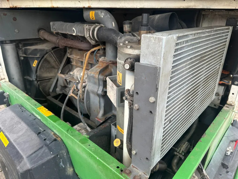 Atlas-Copco XAS 96 DD EU Deutz 5.3 m3 / min 35 kW 7 Bar mobiele Diesel Compressor aanhanger - Компресор за воздух: слика 4 Atlas-Copco XAS 96 DD EU Deutz 5.3 m3 / min 35 kW 7 Bar mobiele Diesel Compressor aanhanger - Компресор за воздух: слика 4