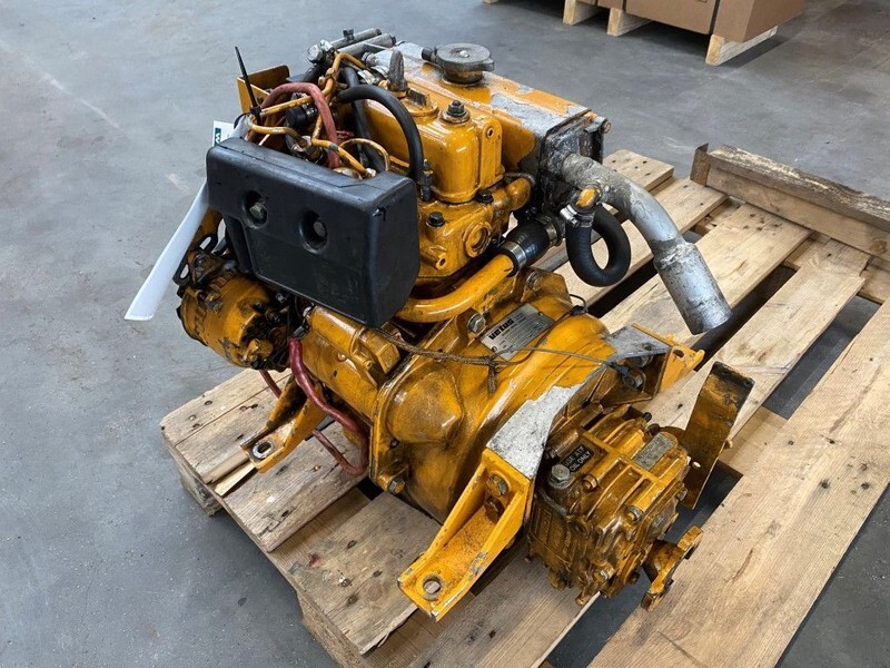 Caterpillar Vetus M205 7.7 kW / 10.5 PK Marine Diesel motor met keerkoppeling - Мотор: слика 3 Caterpillar Vetus M205 7.7 kW / 10.5 PK Marine Diesel motor met keerkoppeling - Мотор: слика 3