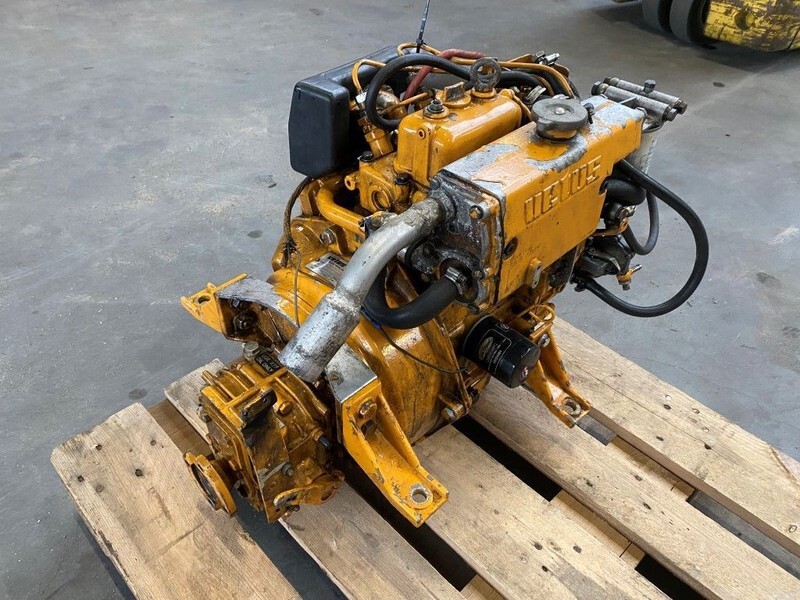 Caterpillar Vetus M205 7.7 kW / 10.5 PK Marine Diesel motor met keerkoppeling - Мотор: слика 5 Caterpillar Vetus M205 7.7 kW / 10.5 PK Marine Diesel motor met keerkoppeling - Мотор: слика 5