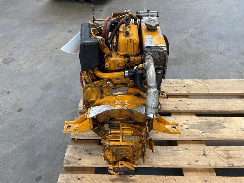 Caterpillar Vetus M205 7.7 kW / 10.5 PK Marine Diesel motor met keerkoppeling - Мотор: слика 2 Caterpillar Vetus M205 7.7 kW / 10.5 PK Marine Diesel motor met keerkoppeling - Мотор: слика 2