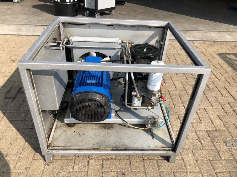 Creemers RCN 15-61 15 kW 1660 Liter/min 15 bar schroefcompressor - Компресор за воздух: слика 2 Creemers RCN 15-61 15 kW 1660 Liter/min 15 bar schroefcompressor - Компресор за воздух: слика 2