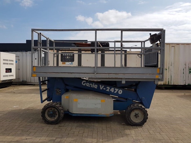 Genie V2470 / E Elektra 4x2 Schaarhoogwerker 10 meter werkhoogte - Кревач ножица: слика 4 Genie V2470 / E Elektra 4x2 Schaarhoogwerker 10 meter werkhoogte - Кревач ножица: слика 4