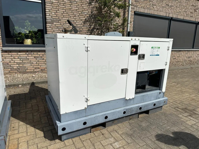 Iveco FPT F32 AM1A Leroy Somer 32 kVA Silent generatorset 239 hours ! - Генераторска поставка: слика 4 Iveco FPT F32 AM1A Leroy Somer 32 kVA Silent generatorset 239 hours ! - Генераторска поставка: слика 4