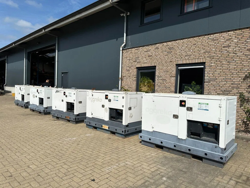 Iveco FPT F32 AM1A Leroy Somer 32 kVA Silent generatorset 39 hours ! - Генераторска поставка: слика 5 Iveco FPT F32 AM1A Leroy Somer 32 kVA Silent generatorset 39 hours ! - Генераторска поставка: слика 5