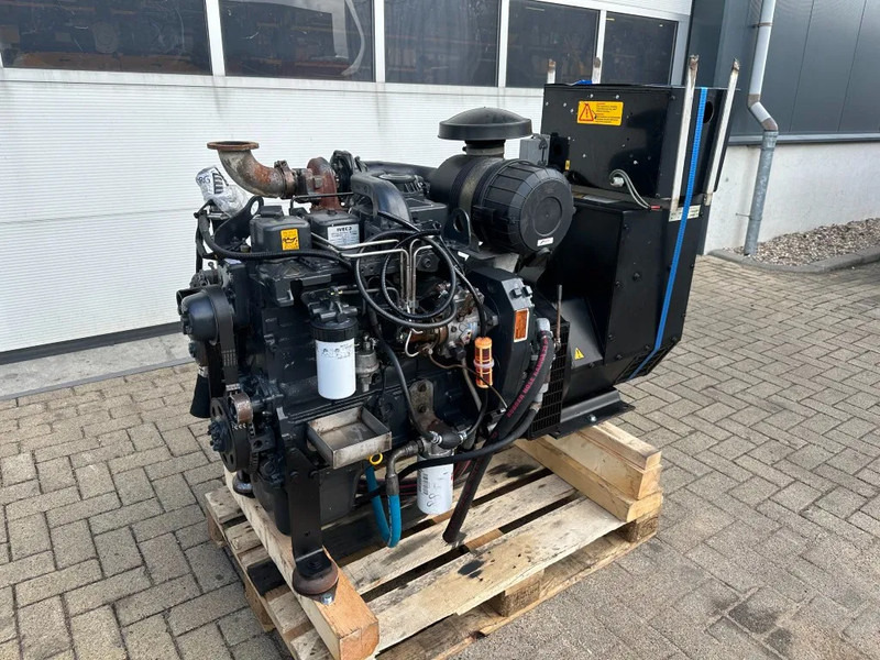Iveco FPT NEF45 SM1A.A0 Stamford 60 kVA generatorset - Генераторска поставка: слика 3 Iveco FPT NEF45 SM1A.A0 Stamford 60 kVA generatorset - Генераторска поставка: слика 3