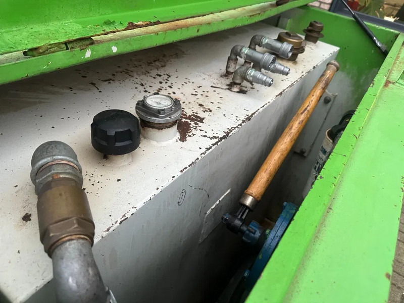 Kiwa IBC Steenbergen 2000 liter Dieseltank met handpomp Milieutank - Резервоар за складирање: слика 4 Kiwa IBC Steenbergen 2000 liter Dieseltank met handpomp Milieutank - Резервоар за складирање: слика 4