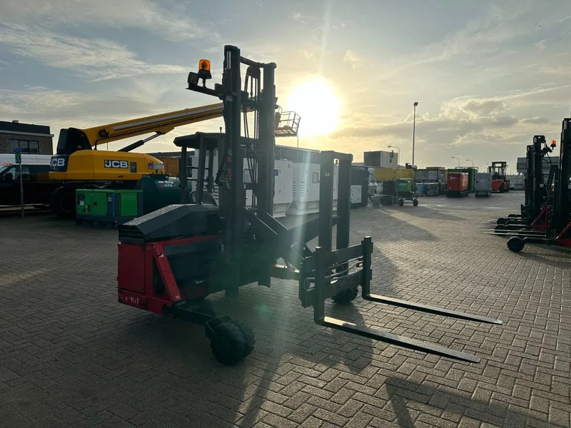 Moffett M4 20.1 Kubota Diesel Kooiaap 2 ton Sideshift Positioner Meeneemheftruck - Мобилен вилушкар: слика 2 Moffett M4 20.1 Kubota Diesel Kooiaap 2 ton Sideshift Positioner Meeneemheftruck - Мобилен вилушкар: слика 2