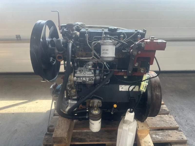 Perkins 1004-40 Diesel Engine 4 cilinder 65 PK Motor t.b.v Linde Heftruck - Мотор за Опрема за ракување со материјали: слика 1 Perkins 1004-40 Diesel Engine 4 cilinder 65 PK Motor t.b.v Linde Heftruck - Мотор за Опрема за ракување со материјали: слика 1
