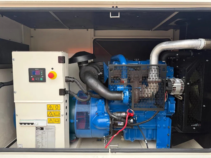 Perkins FG Wilson 65 kVA Silent generatorset - Генераторска поставка: слика 2 Perkins FG Wilson 65 kVA Silent generatorset - Генераторска поставка: слика 2