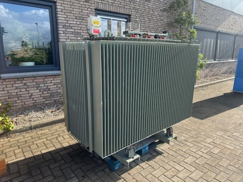 Trafo France Transfo 1250 kVA 21000 Volt 400 Volt Trafo Transformator - Генераторска поставка: слика 1 Trafo France Transfo 1250 kVA 21000 Volt 400 Volt Trafo Transformator - Генераторска поставка: слика 1