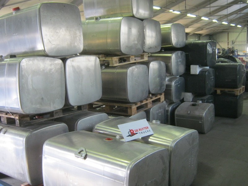 DAF Brandstoftanks voor CF en XF (aluminium) - Резервоар за гориво за Камион: слика 1 DAF Brandstoftanks voor CF en XF (aluminium) - Резервоар за гориво за Камион: слика 1