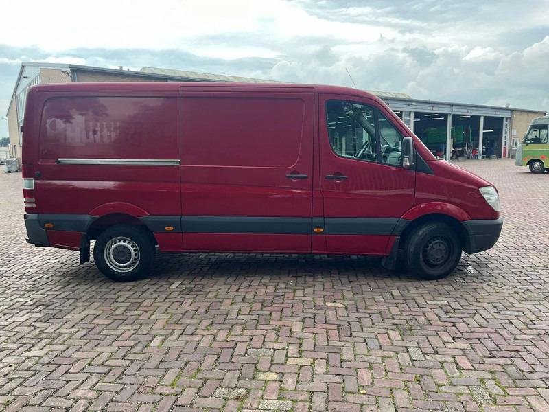 Mercedes-Benz Sprinter 313 CDI L2H1 - Товарно комбе: слика 4 Mercedes-Benz Sprinter 313 CDI L2H1 - Товарно комбе: слика 4
