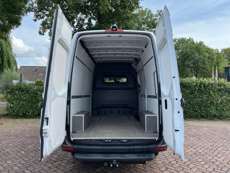 Товарно комбе, Комби со двојна кабина Mercedes-Benz Sprinter 317 1.9 CDI L2H1: слика 15