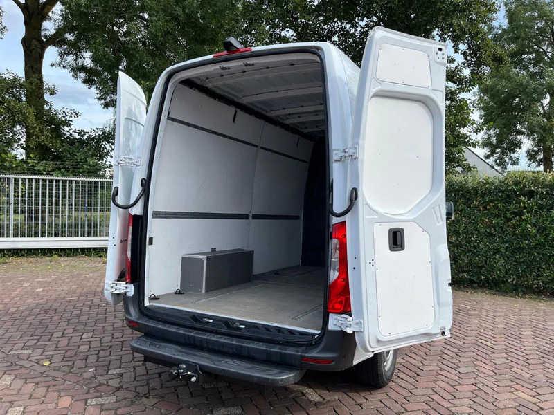 Товарно комбе, Комби со двојна кабина Mercedes-Benz Sprinter 317 1.9 CDI L2H1: слика 13