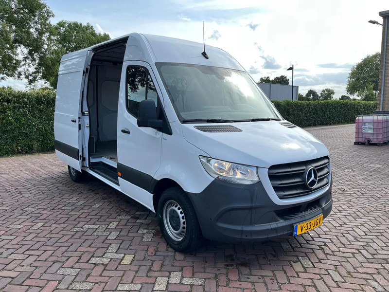 Товарно комбе, Комби со двојна кабина Mercedes-Benz Sprinter 317 1.9 CDI L2H1: слика 5