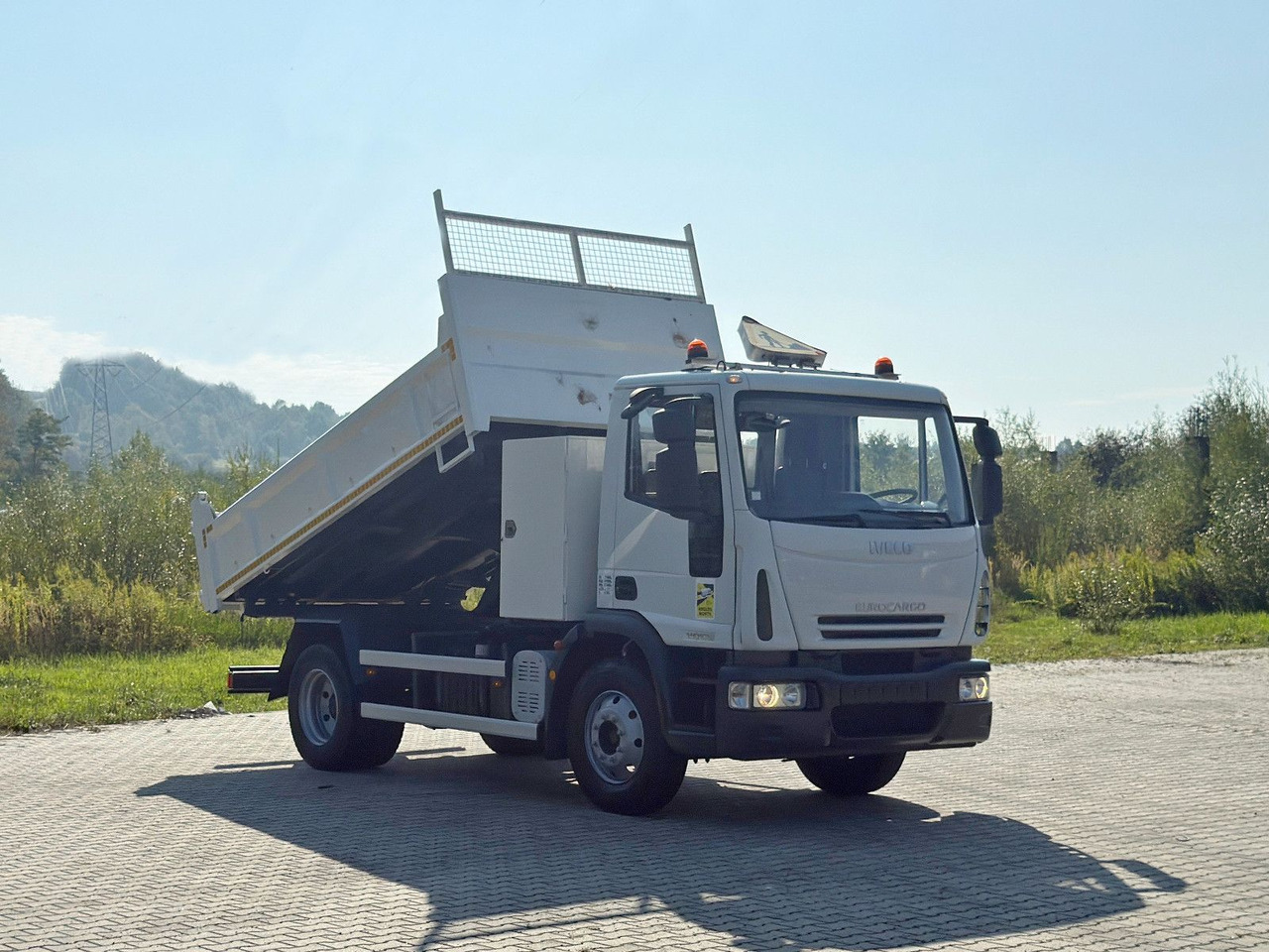 Iveco EUROCARGO 140E22* KIPPER 5,00 m* TOPZUSTAND - Кипер: слика 1 Iveco EUROCARGO 140E22* KIPPER 5,00 m* TOPZUSTAND - Кипер: слика 1