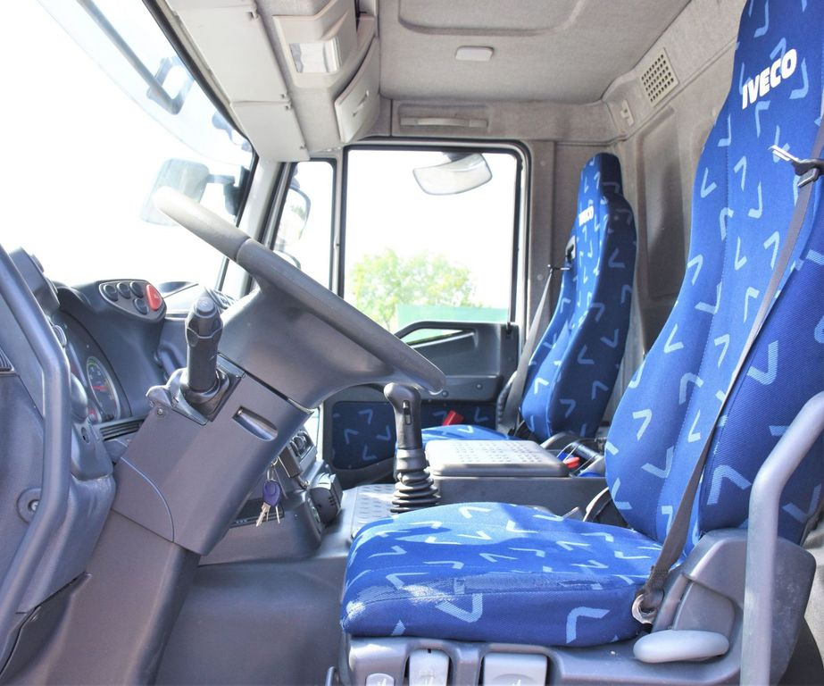 Interior photo 1: Камион со кран Iveco Stralis 310 PRITSCHE 7,05m +KRAN +FUNK Iveco Stralis 310 PRITSCHE 7,05m +KRAN +FUNK Interior photo 1: Камион со кран Iveco Stralis 310 PRITSCHE 7,05m +KRAN +FUNK Iveco Stralis 310 PRITSCHE 7,05m +KRAN +FUNK