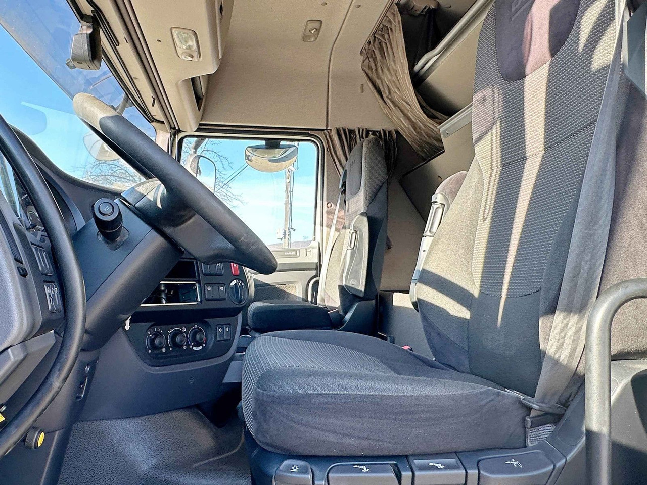 DAF XF 460 * Sattelzugmaschine * TOPZUSTAND - Камион влекач: слика 5 DAF XF 460 * Sattelzugmaschine * TOPZUSTAND - Камион влекач: слика 5