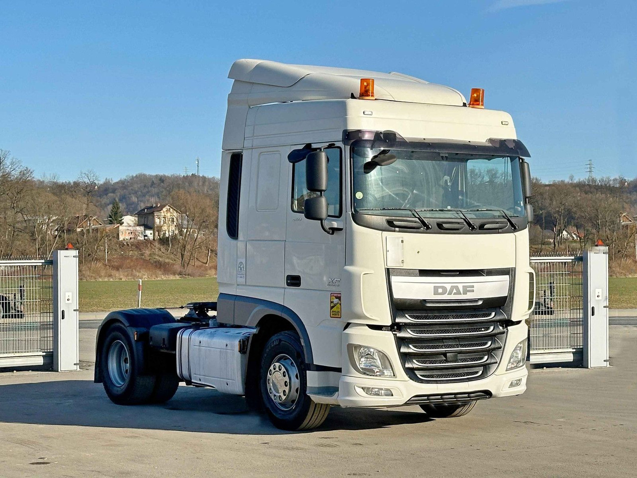 DAF XF 460 * Sattelzugmaschine * TOPZUSTAND - Камион влекач: слика 1 DAF XF 460 * Sattelzugmaschine * TOPZUSTAND - Камион влекач: слика 1