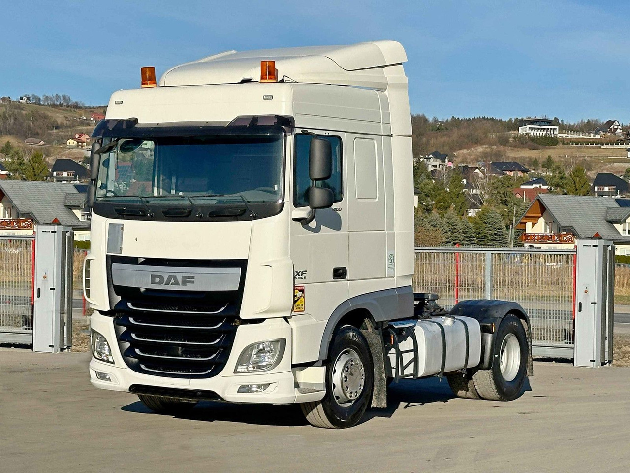 DAF XF 460 * Sattelzugmaschine * TOPZUSTAND - Камион влекач: слика 2 DAF XF 460 * Sattelzugmaschine * TOPZUSTAND - Камион влекач: слика 2
