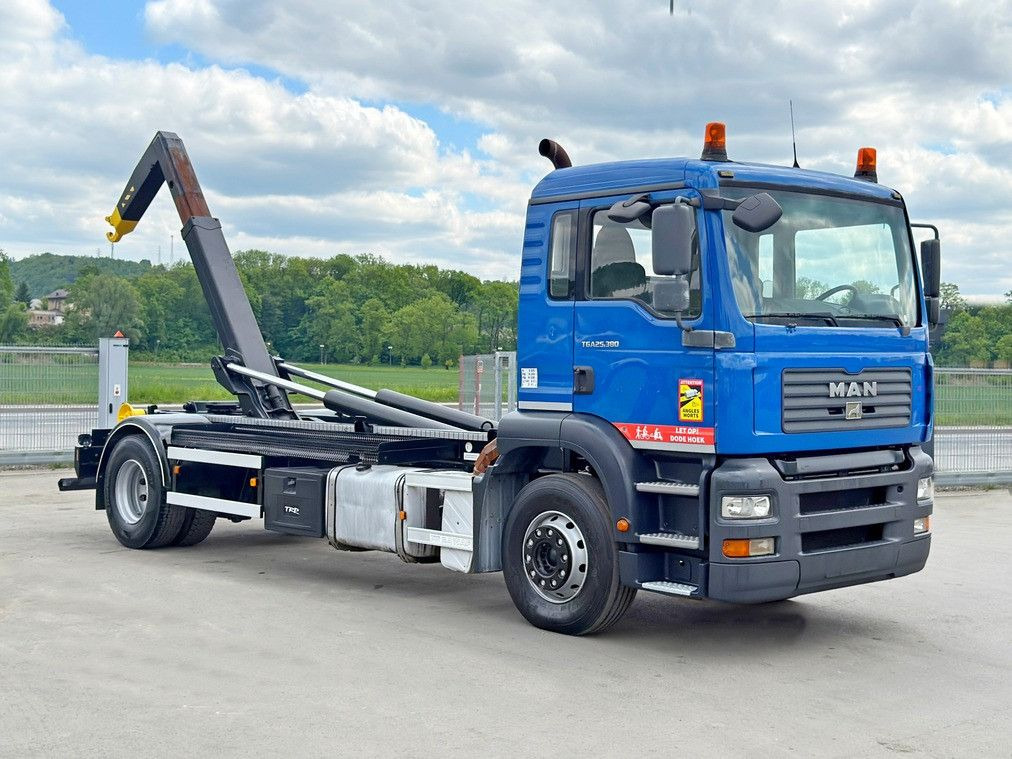 MAN TGA 18.310 Abrollkipper * Top Zustand! MAN TGA 18.310 Abrollkipper * Top Zustand! - Камион со кука за подигање: слика 1 MAN TGA 18.310 Abrollkipper * Top Zustand! MAN TGA 18.310 Abrollkipper * Top Zustand! - Камион со кука за подигање: слика 1