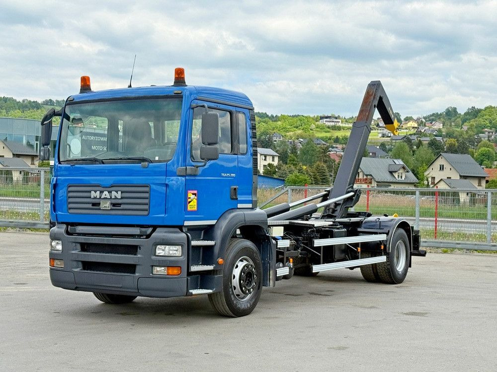 MAN TGA 18.310 Abrollkipper * Top Zustand! MAN TGA 18.310 Abrollkipper * Top Zustand! - Камион со кука за подигање: слика 2 MAN TGA 18.310 Abrollkipper * Top Zustand! MAN TGA 18.310 Abrollkipper * Top Zustand! - Камион со кука за подигање: слика 2
