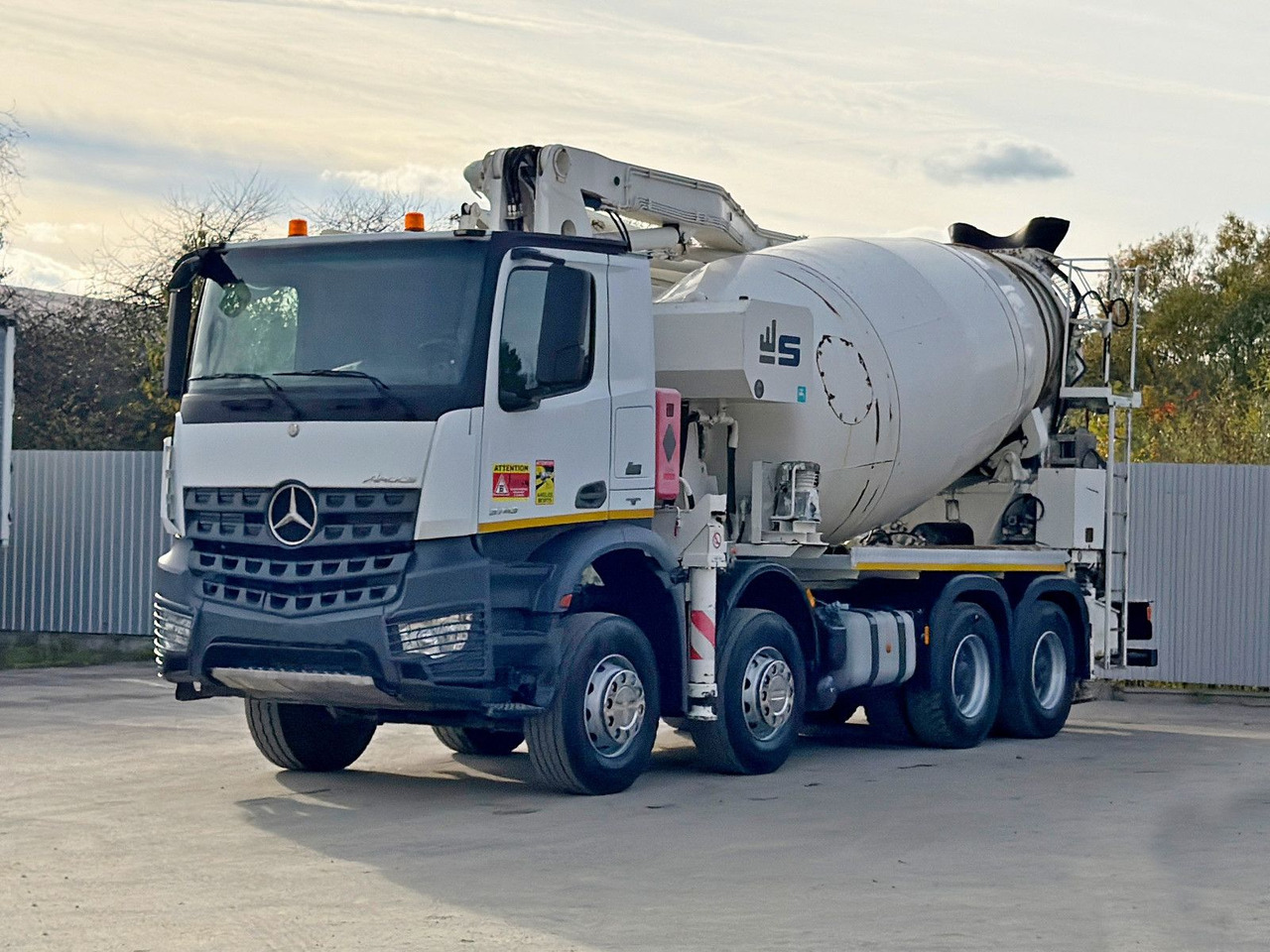 Mercedes-Benz AROCS 3743 * Betonpumpe + FUNK * 8x4 * TOP - Камион со бетонска пумпа: слика 2 Mercedes-Benz AROCS 3743 * Betonpumpe + FUNK * 8x4 * TOP - Камион со бетонска пумпа: слика 2