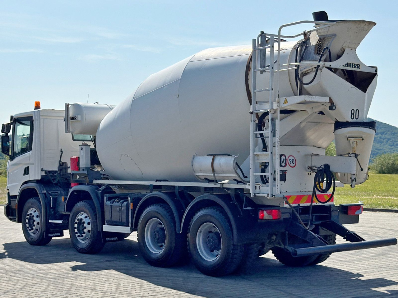 Scania P 450 * Betonmischer * 8x4 * TOPZUSTAND - Камион миксер за бетон: слика 5 Scania P 450 * Betonmischer * 8x4 * TOPZUSTAND - Камион миксер за бетон: слика 5