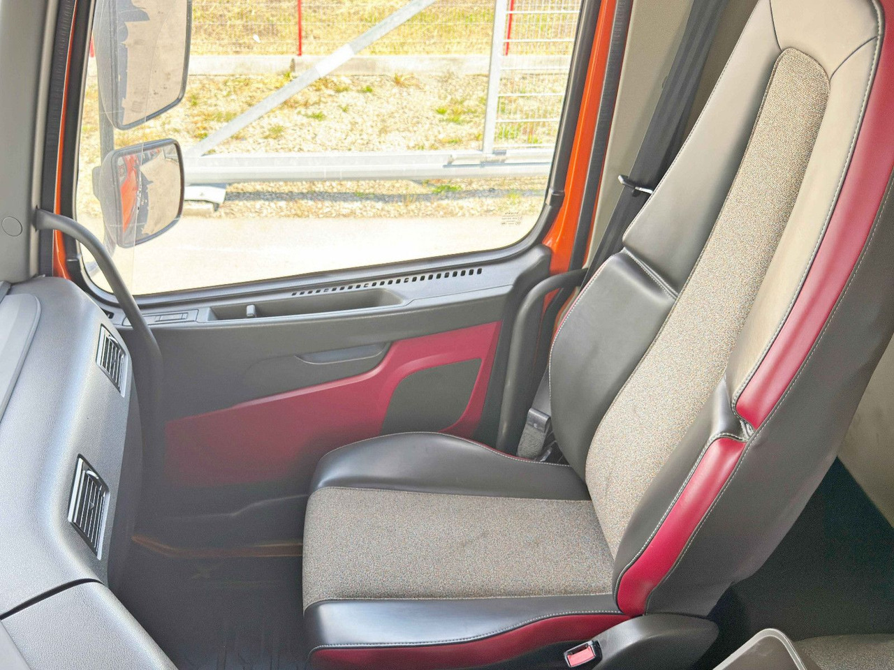 Лизинг на  Volvo FMX 450 Abschleppwagen 6,70 m *EFFER 175/4S*FUNK Volvo FMX 450 Abschleppwagen 6,70 m *EFFER 175/4S*FUNK: слика 8 Лизинг на  Volvo FMX 450 Abschleppwagen 6,70 m *EFFER 175/4S*FUNK Volvo FMX 450 Abschleppwagen 6,70 m *EFFER 175/4S*FUNK: слика 8