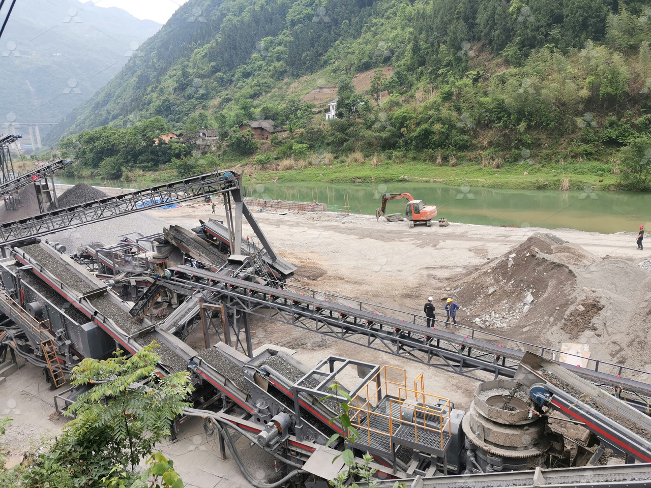 LIMING NK series mobile crusher - Мобилна дробилка: слика 2 LIMING NK series mobile crusher - Мобилна дробилка: слика 2