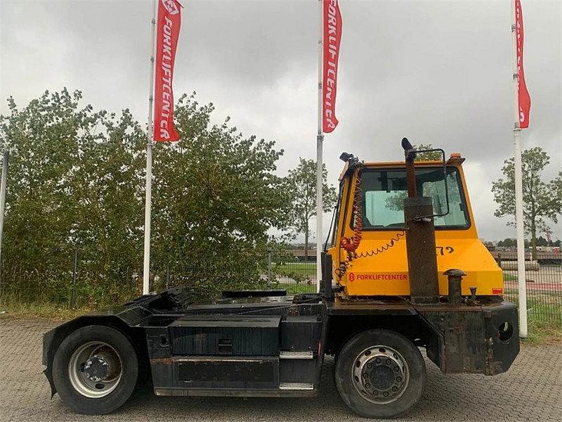 Sisu TRX182A4L2C18 - Трактор на терминалот: слика 2 Sisu TRX182A4L2C18 - Трактор на терминалот: слика 2