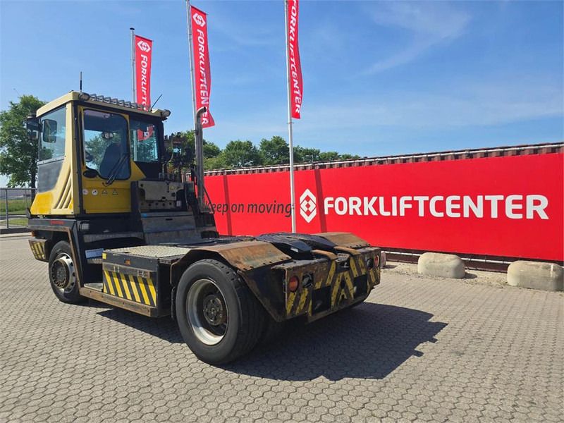 Трактор на терминалот Terberg RT223 4x4: слика 6