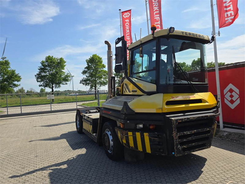 Terberg RT223 4x4 - Трактор на терминалот: слика 1 Terberg RT223 4x4 - Трактор на терминалот: слика 1