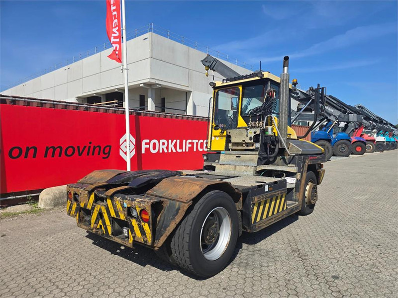 Трактор на терминалот Terberg RT223 4x4: слика 7